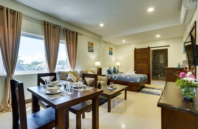 Stylish Studio with Ocean Access (F7)
