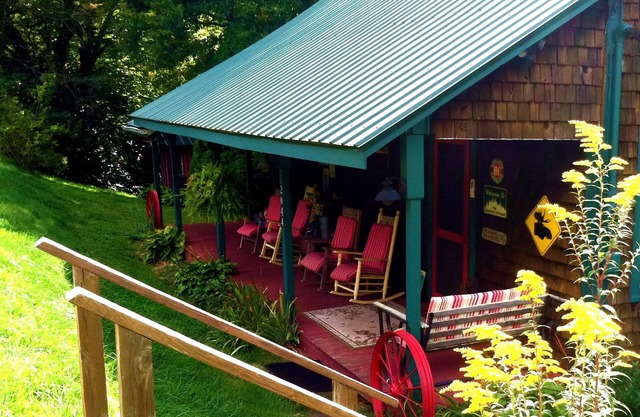 Cabane en cèdre byCreek, terrasse, lit king, bain à remous, foyer
