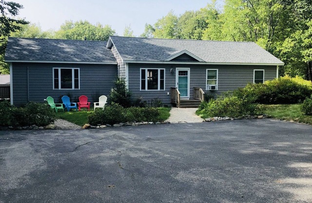 Fabuleux et ensoleillé Kennebunkport Home Minutes à la plage, permet 1 chien
