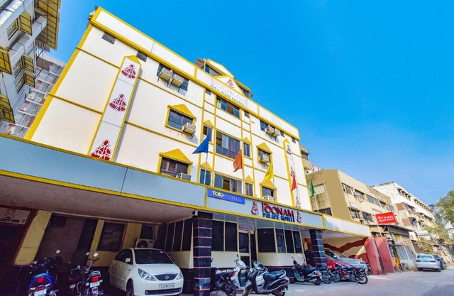 FabExpress Poonam Palace