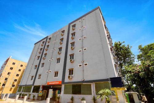 FabHotel Broholic Suites - Nr US Consulate, Financial District