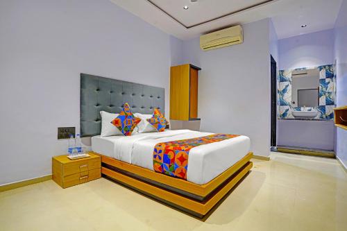 FabHotel Nidhivan Palace - Udhna Darwaja