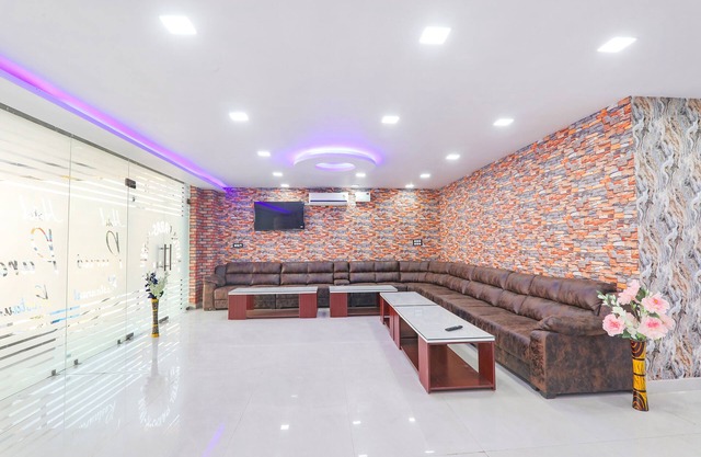 Fabhotel Paras