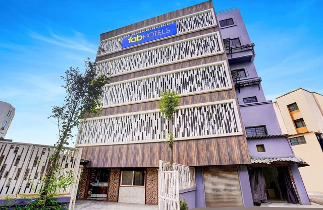 Fabhotel The Royal Park