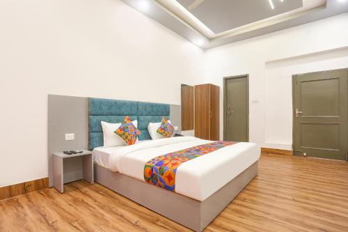 FabHotel Villa The Suites - Nr Prayagraj Junction