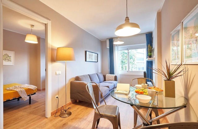 FABRA 3-1 - Trois Chambres Appartement, Couchages 4