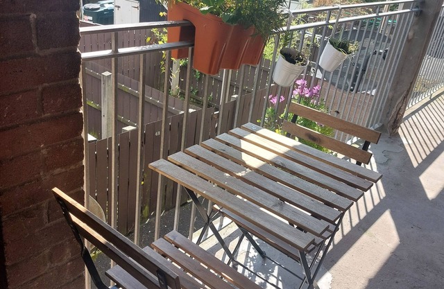 Fabulolous 1-bedroom apartment in quaint Carnlough with 3 minute walk to beach.