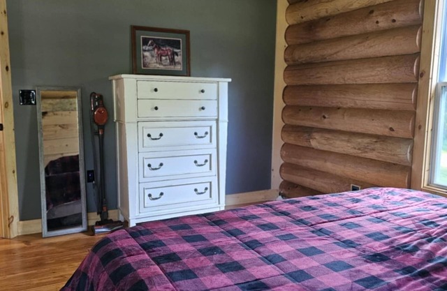 Fabulous 2-bedroom cabin in the woods