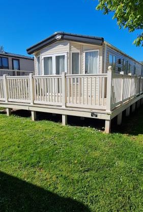 Fabulous 3 bedroom pet friendly, Static Caravan at Hoburne Devon Bay