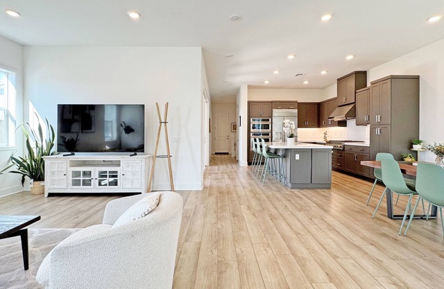 Fabulous 4-bedroom house with AC in irvine Lake Forest