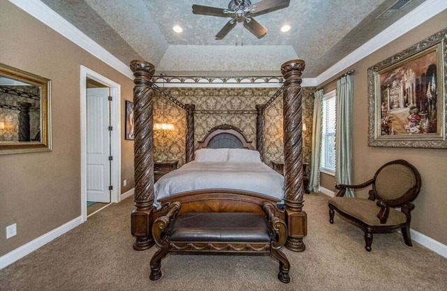 Fabulous 5 Bedroom Home W/ Resort Style Amenities