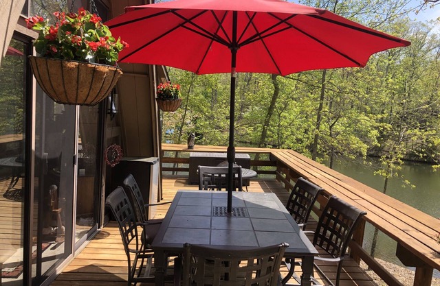 Fabulous chalet surrounded by a lake with rocked shoreline for water fun!