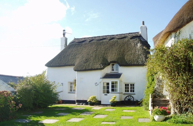 Fabulous cottage near Salcombe with views, pet-friendly and secluded garden