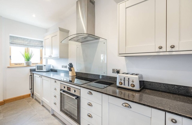 4 bedroom accommodation in Purshall Green Farm