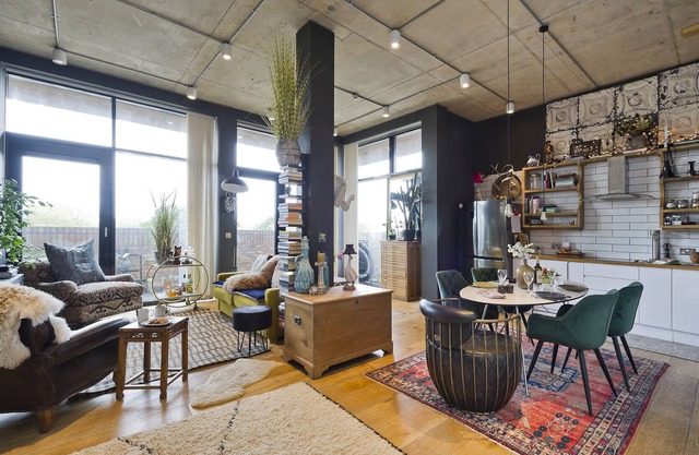 Fabulous East London flat with rooftop pool by UnderTheDoormat