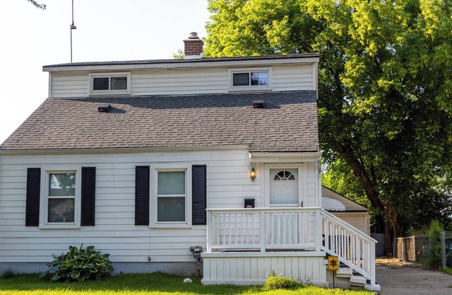 Fabulous Ferndale 3 BR, 3 Bathroom House!