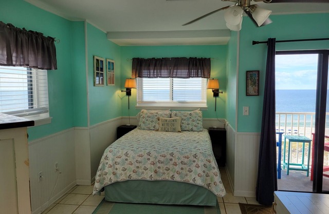 Fabulous Gulf Front Corner Sunsuite!! Indoor Pool! SUPER Special APR 27-May 2!