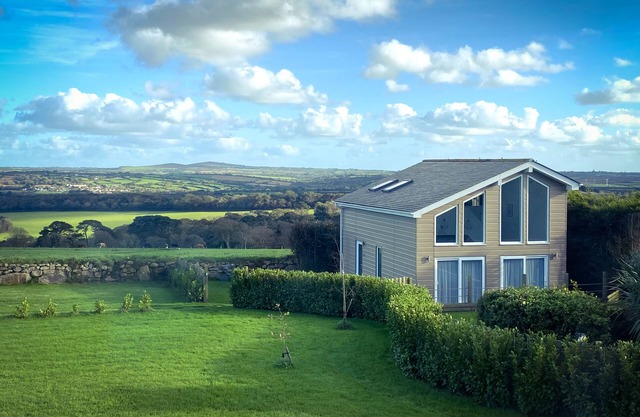Fabulous hideaway - The Studio, with amazing views, close to St Ives