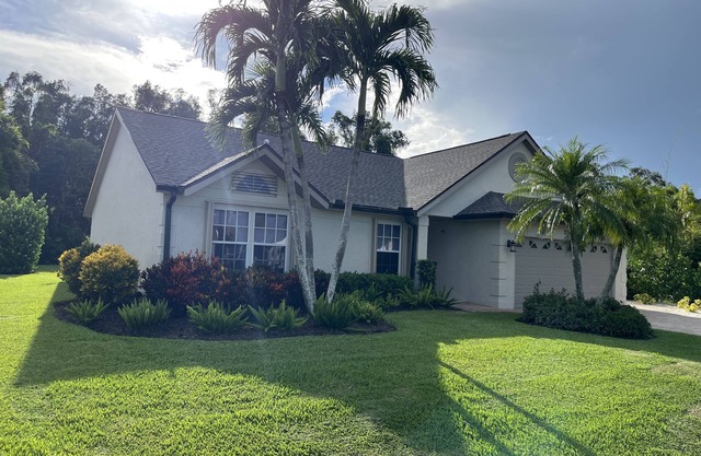 Fabulous home w/ new pool & spa. Minutes to golf, shop, dine, and fun-in-sun.