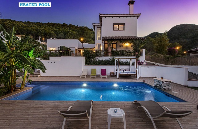 Fabuleux villa de luxe, avec 6 chambres, piscine et des vues incroyables.