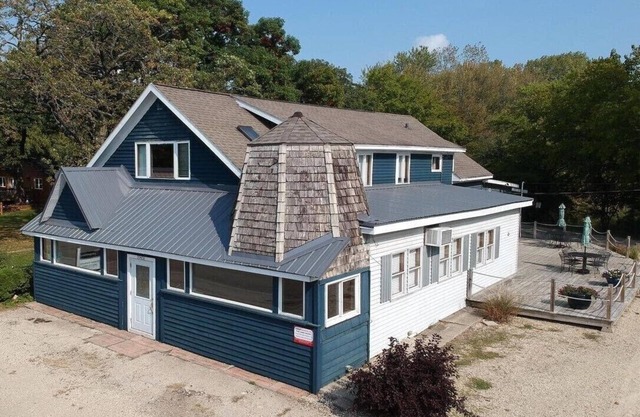 Fabulous Lake House near Lake Geneva, 1.5 hours from Chicago!!