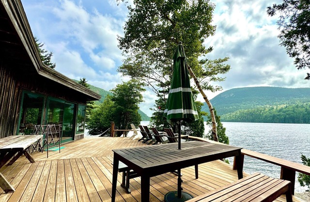 FABULEUX LONG POND LAKEFRONT COTTAGE ON MOUNT DESERT ISLAND !!!