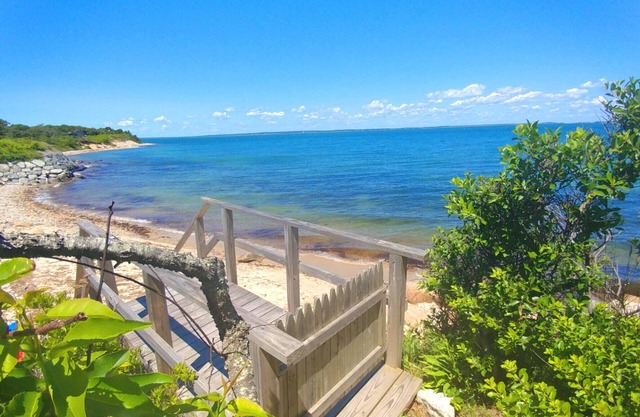 ** FABULEUX Makonikey OCEANFRONT avec plage privée!** Wrap Around Deck, Pets Ok