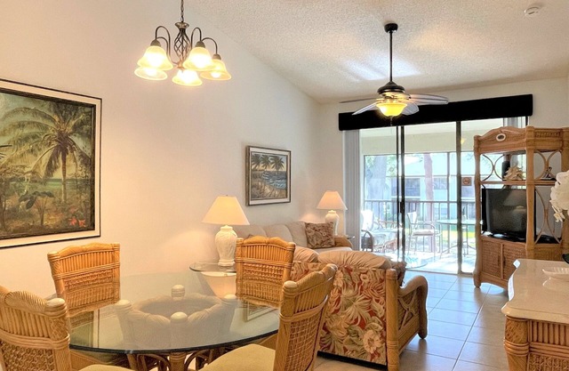 Fabulous Shorewalk Palms Heaven condo-2 heated hot tubs & pools near IMG/beaches