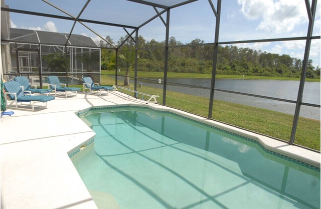 Fabuleuse villa au bord du lac avec piscine privée