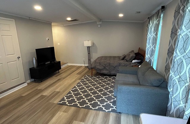 Fabulous studio forest in the city with AC in Greensboro