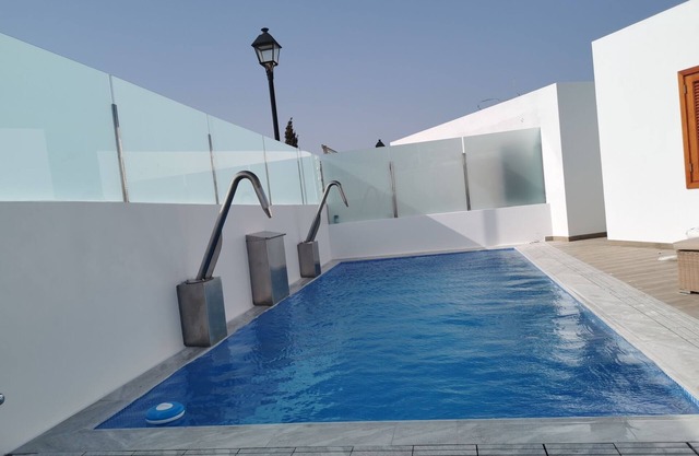 Fabuleuse villa de deux chambres avec terrasses, piscine et jacuzzi chauffés.