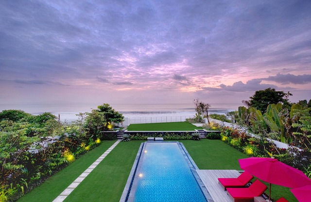 Villa de luxe avec piscine privée et 5 chambres - Front de mer