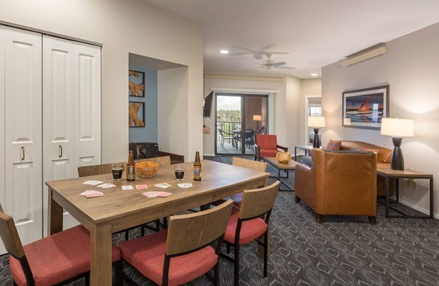 Fabulous Yellowstone 0.6 mile from desired resort 2 BR 2 bath suite