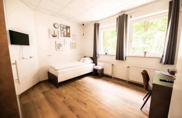 FAIR BED 1 City Single Room with TV, WLAN, G.Kitchen