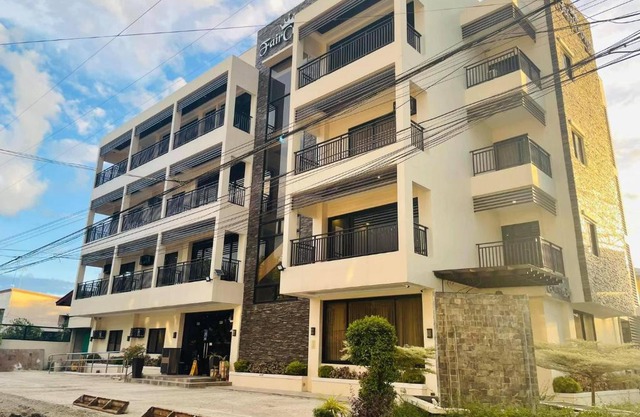 Fair Crown Suites