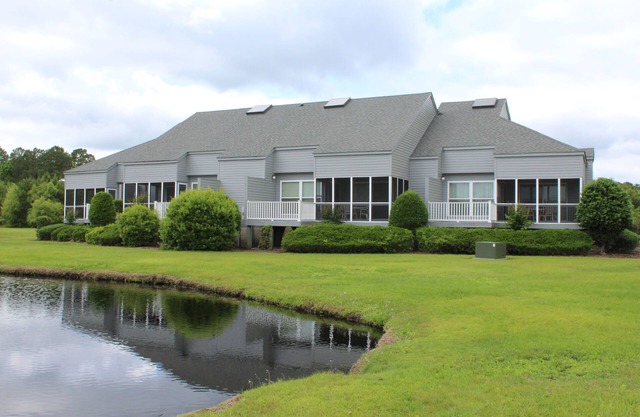 Condo 2 chambres au bord du lac avec WI-FI et adhésion au centre de loisirs inclus