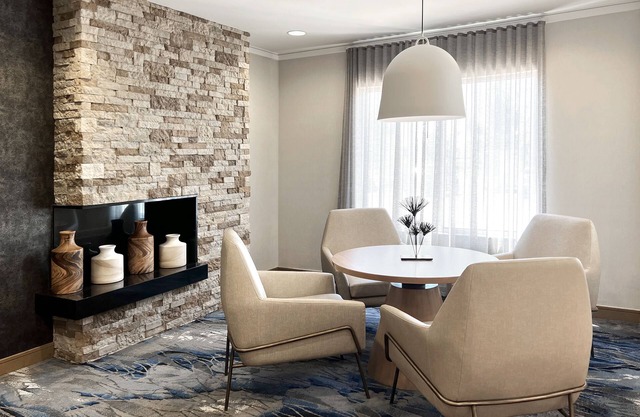 Fairfield Inn & Suites by Marriott Rogers