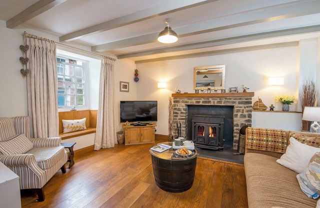 Fairholme, Holiday Cottage Solva, Sleeps 4, 2 bedrooms, bathrooms