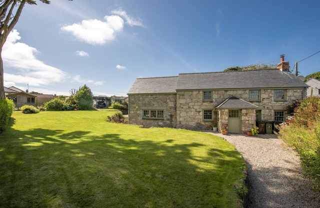 Fairings - a house that sleeps 8 guests in 4 bedrooms