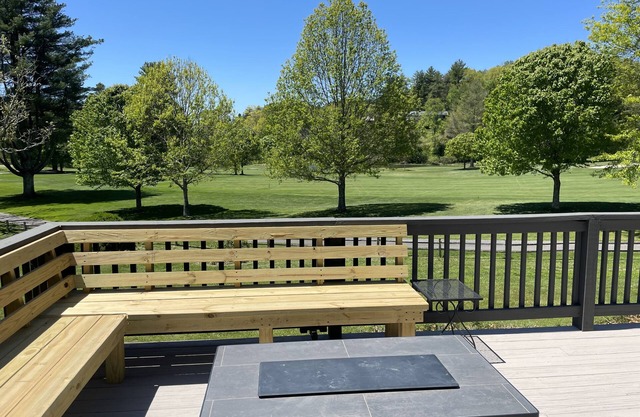 "Fairway Cottage" Golf, Hike, Explore, Relax. Open All Seasons! EV Charger