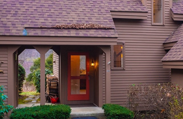 Fairway Village gem on the Quechee Golf Course - air-conditioning & fireplace