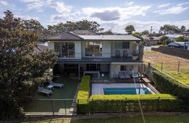 (JUSTE LISTE) FAIRWAYS, 6 chambres, piscine, donnant sur le parcours de golf de Shelly Beach