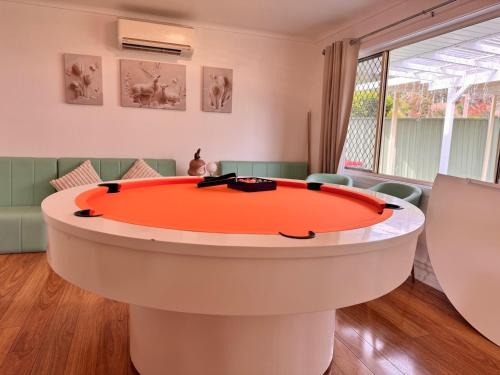 Fairyland Getaway- at Central Coast with XXXL hot Jacuzzi & Fun - Round pool table and Slide bunk bed