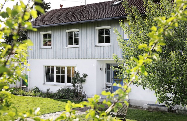 Falkenweg vacation home: Idyllic cottage with large garden