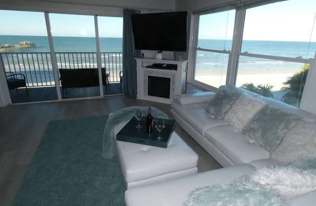 Belle unité de coin 2bed / 2bath en bord de mer avec jacuzzi et FP électrique!