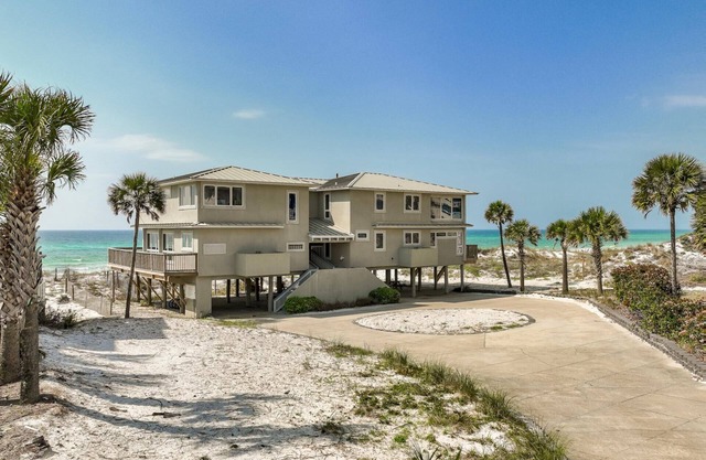 Summer Dates Available! Gulf View! Steps from the Sand! 3 Adult Bikes!