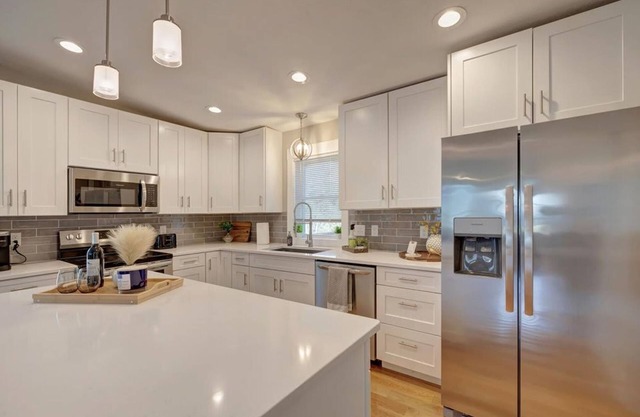 Fall Festivities - 4BR Home by IU Stadium Bloomington Bliss