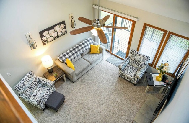 Summer’s heating up in Galena! Book soon! - 2 King Beds + Pools & Golf Views