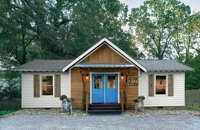 TRavelers Cottage - Springtime in Travelers Rest & Greenville