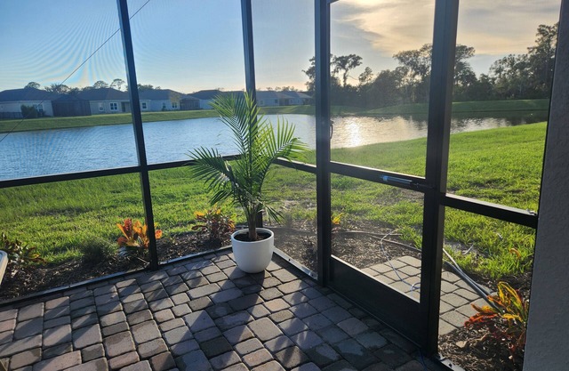 STUNNING SANCTUARY New 3-Bedroom Villa with Laundry, AC, Lanai, Grill & 3 Pools